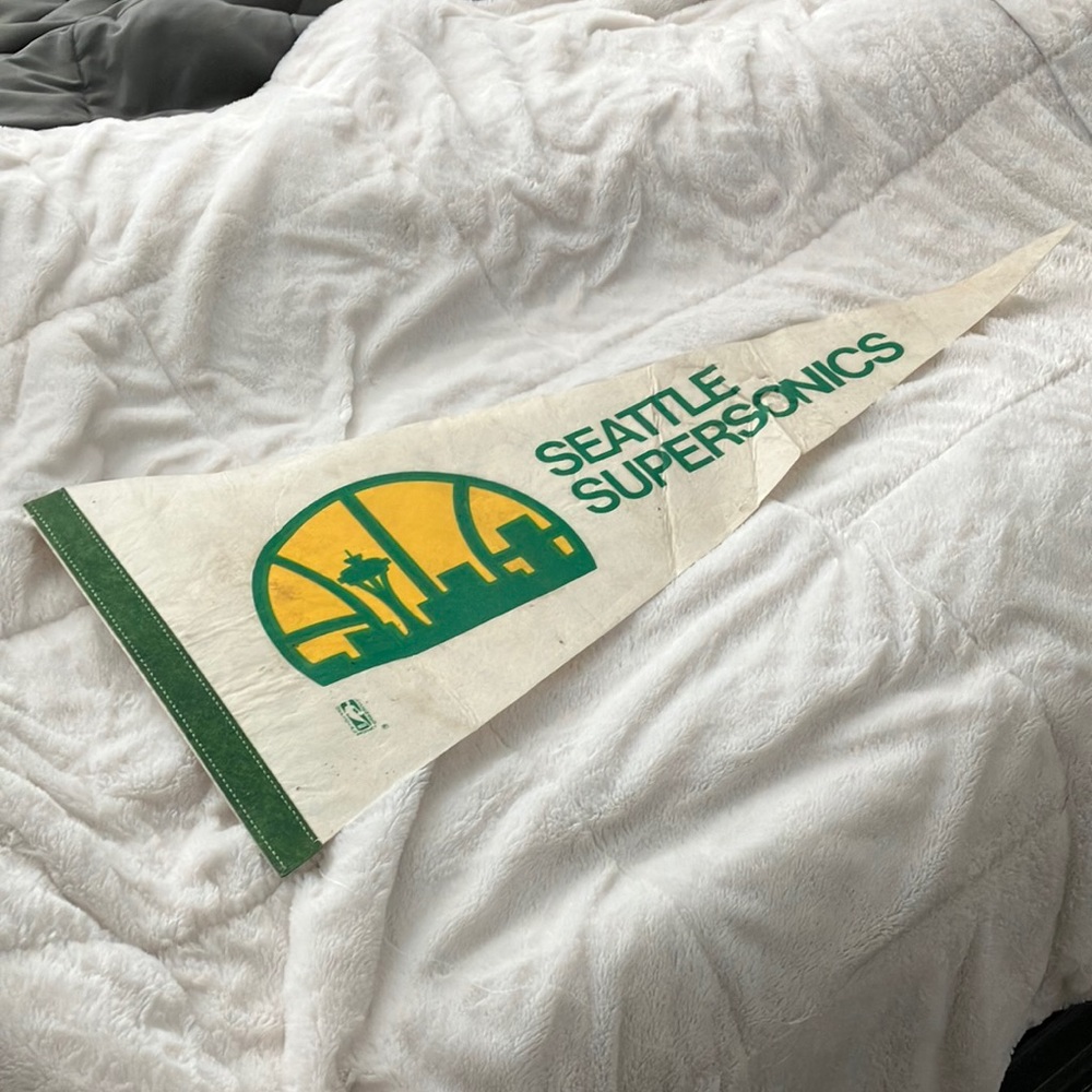Vintage NBA Seattle Supersonics pennant